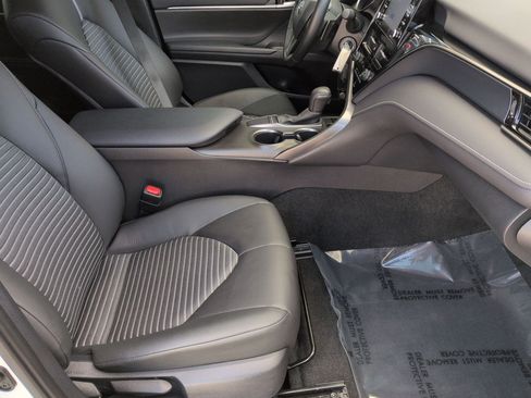 Used 2024 Toyota Camry SE image 23