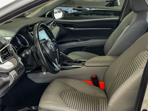 Used 2018 Toyota Camry SE FWD image 17