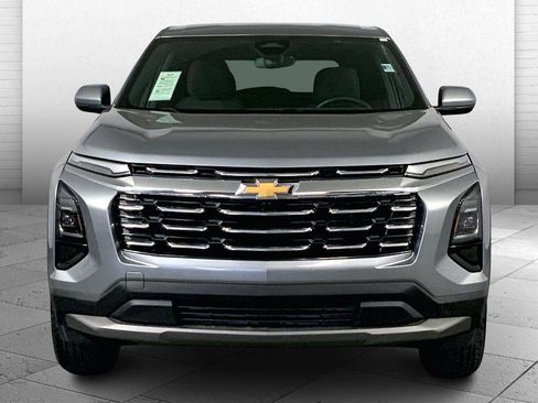 Used 2025 Chevrolet Equinox LT image 2