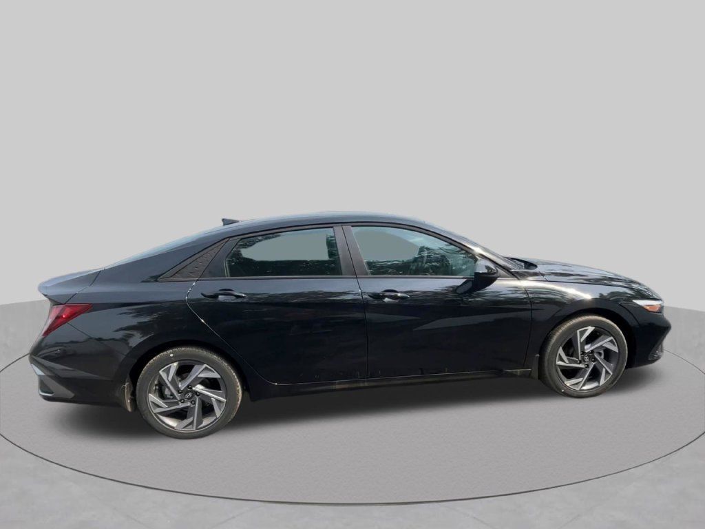Used 2025 Hyundai Elantra Sport FWD image 26