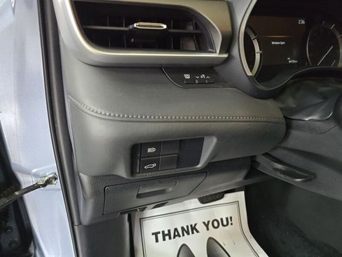 Used 2021 Toyota Highlander XLE image 22