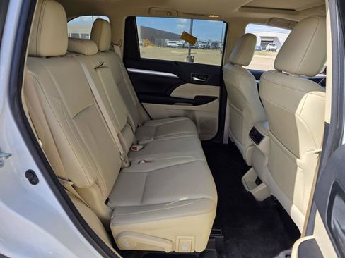 Used 2017 Toyota Highlander XLE image 27