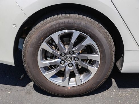 Certified 2021 Toyota Prius XLE w/ Advanced Technology Package FWD image 8