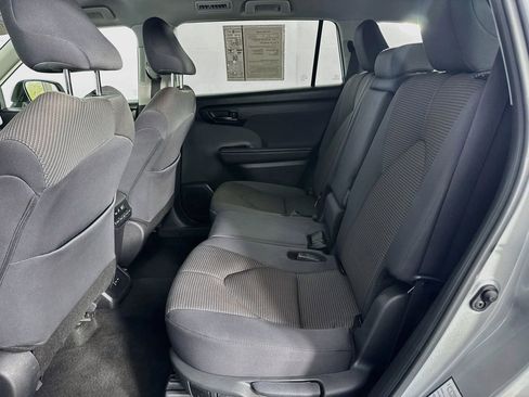 Used 2024 Toyota Highlander LE AWD/4WD image 36