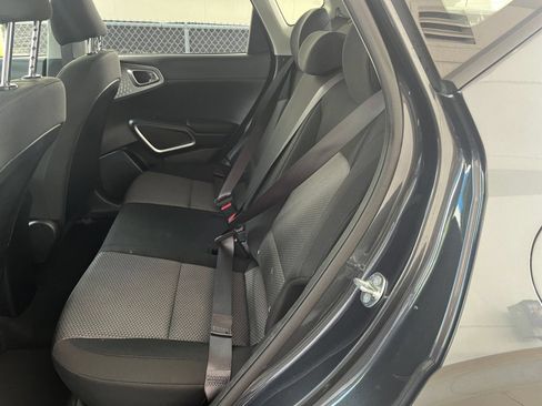Used 2025 Kia Soul LX w/ LX Technology Package FWD image 23