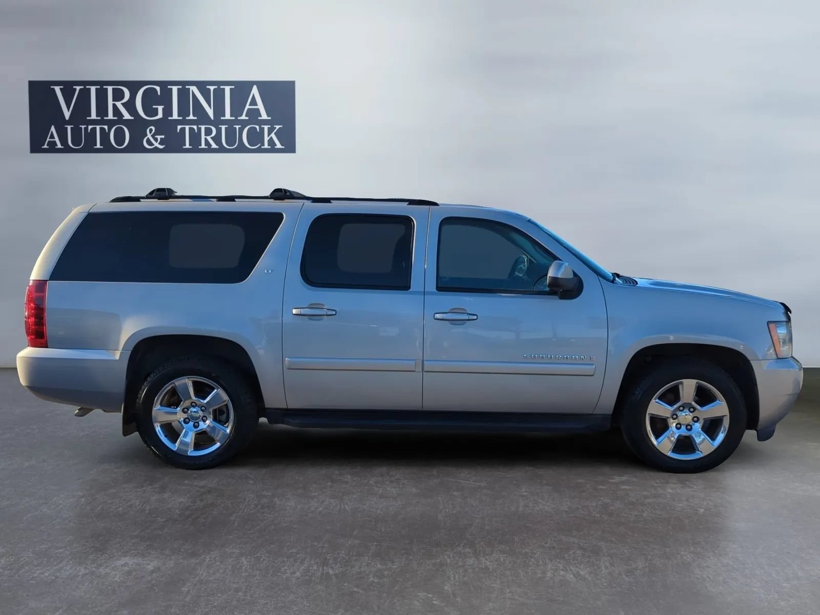 Used 2007 Chevrolet Suburban LT RWD image 6