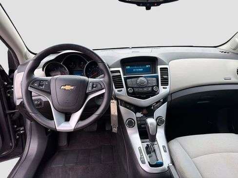 Used 2011 Chevrolet Cruze LT image 11