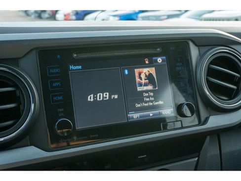 Used 2017 Toyota Tacoma TRD Off-Road image 20