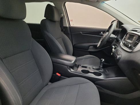 Used 2017 Kia Sorento L FWD image 21