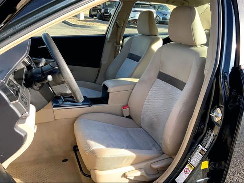 Used 2012 Toyota Camry LE image 6