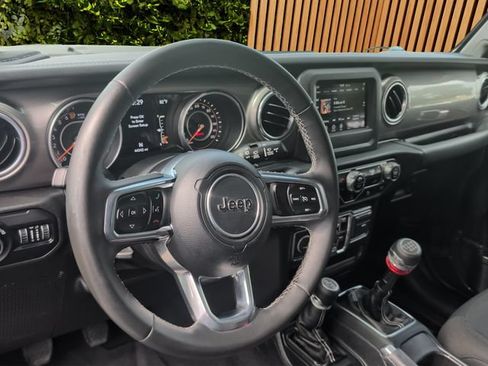 Used 2018 Jeep Wrangler Unlimited Sahara AWD/4WD image 19