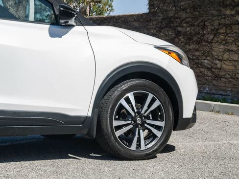 Used 2018 Nissan Kicks SR image 11