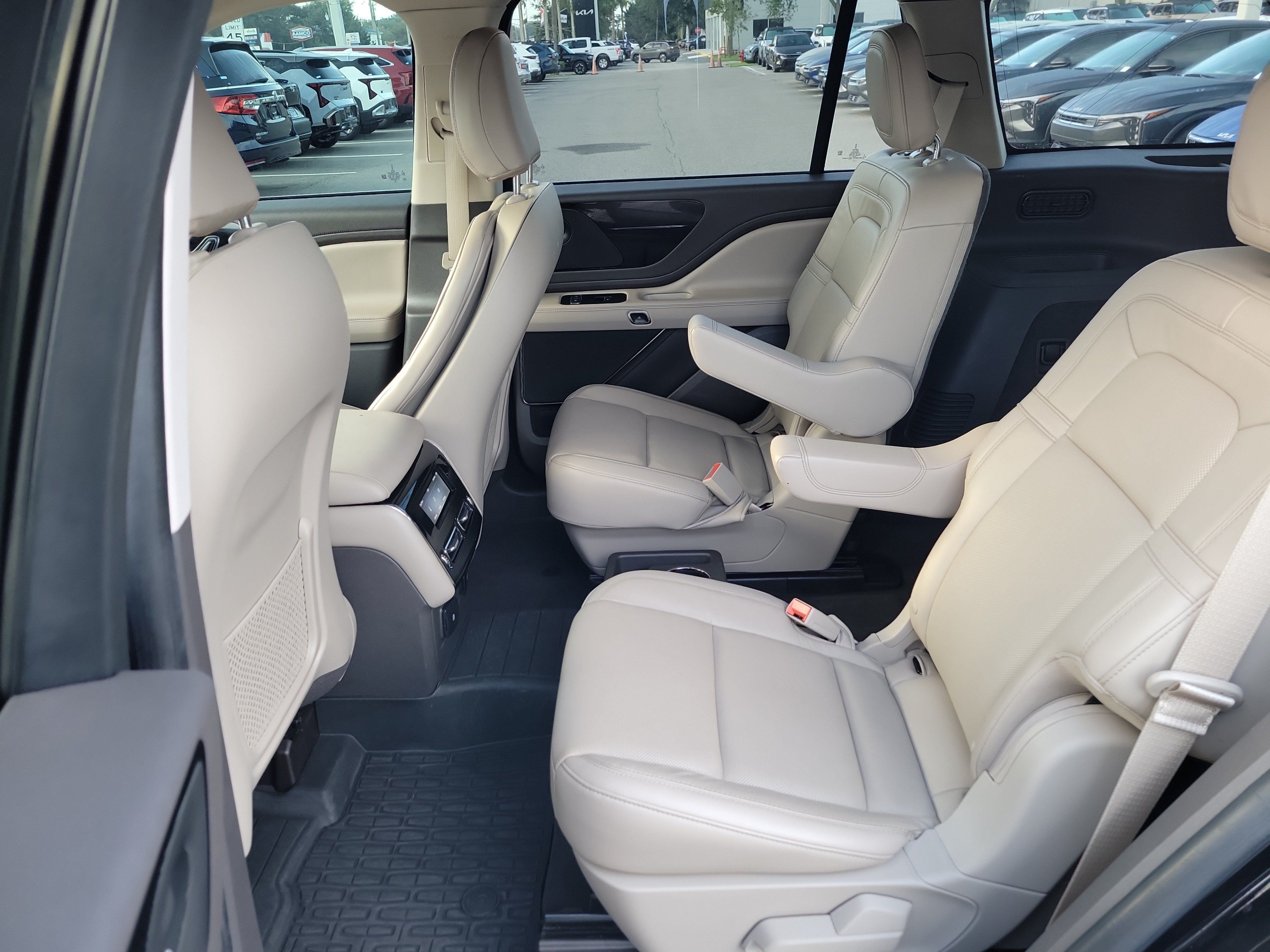 Used 2022 Lincoln Aviator Reserve RWD image 17