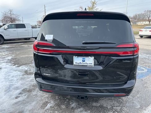 New 2026 Chrysler Pacifica Limited image 29