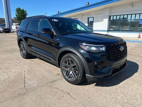 Used 2025 Ford Explorer ST-Line w/ Premium Package AWD/4WD image 9