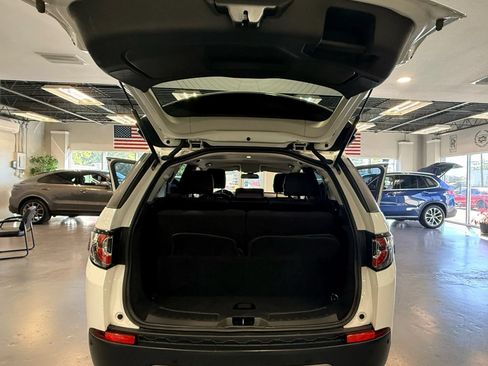 Used 2017 Land Rover Discovery Sport SE AWD/4WD image 32