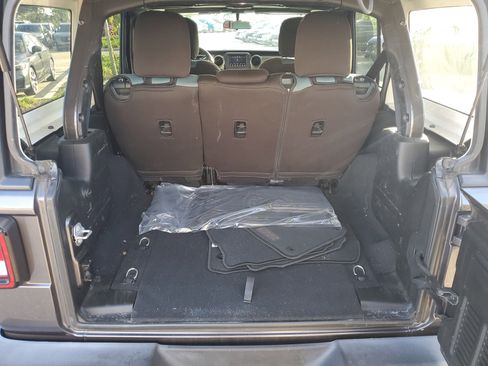 Used 2018 Jeep Wrangler Unlimited Sport S image 13