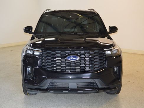 Used 2025 Ford Explorer ST-Line AWD/4WD image 8