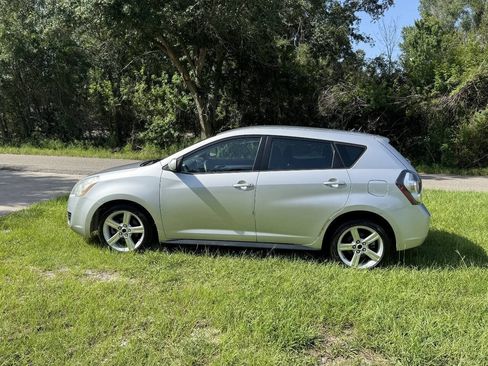 Used 2009 Pontiac Vibe w/ Preferred Package FWD image 4
