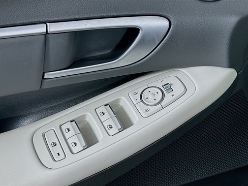 Used 2025 Hyundai Sonata SEL FWD image 15