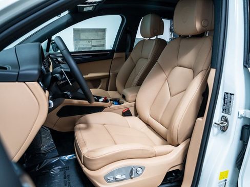 New 2026 Porsche Macan image 5