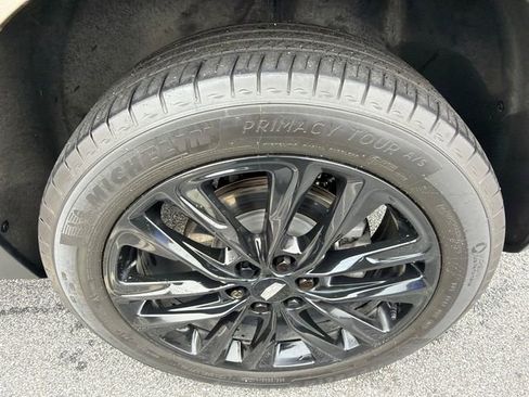 Used 2022 Cadillac XT5 Premium Luxury w/ LPO, Floor Liner Package image 20