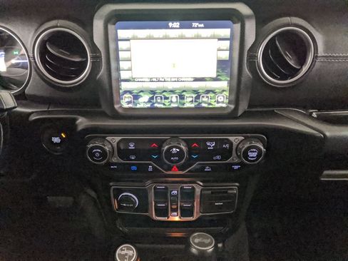 Used 2022 Jeep Wrangler Unlimited Sahara AWD/4WD image 8