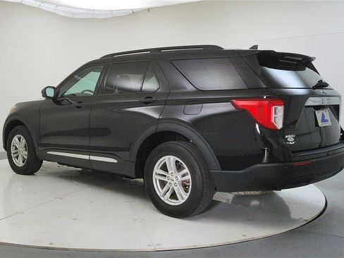 Used 2023 Ford Explorer XLT image 6