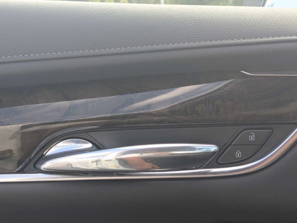 Used 2021 Cadillac XT6 Premium Luxury FWD image 30