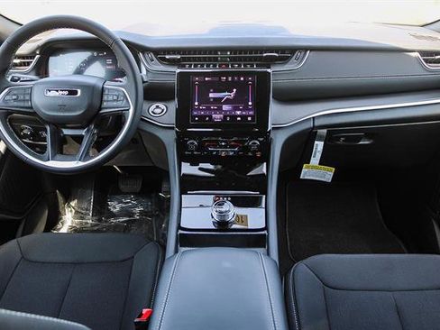 New 2025 Jeep Grand Cherokee Laredo image 13