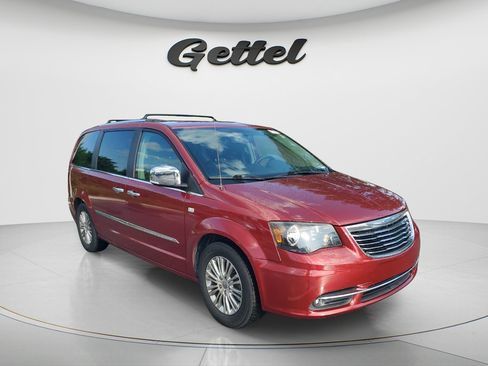 Used 2014 Chrysler Town & Country Touring-L FWD image 3
