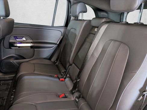 Used 2025 Mercedes-Benz GLB 250 image 16