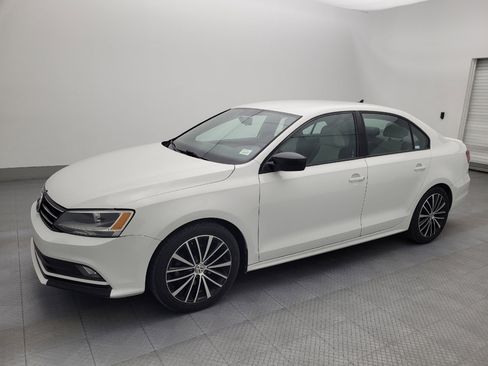 Used 2016 Volkswagen Jetta Sport image 2