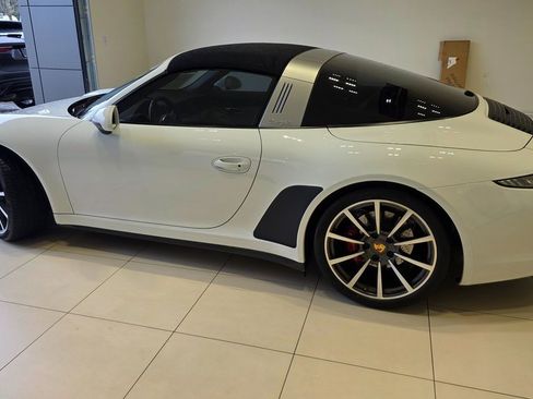Used 2014 Porsche 911 Targa 4S image 3