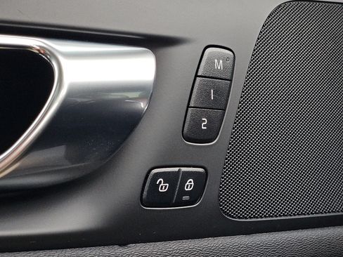 Certified 2022 Volvo S60 B5 Momentum w/ Premium Package image 25