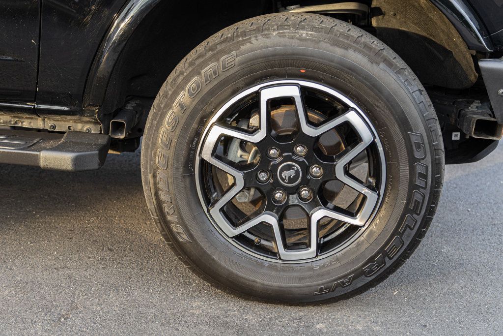 Used 2022 Ford Bronco Outer Banks AWD/4WD image 11