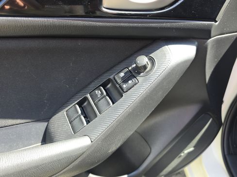 Used 2015 MAZDA MAZDA3 i Touring w/ Technology Package FWD image 17