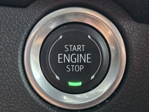Used 2024 Chevrolet Traverse LT FWD image 21