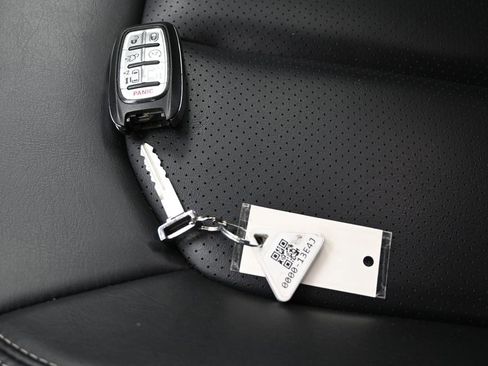 Used 2023 Chrysler Pacifica Touring-L FWD image 16