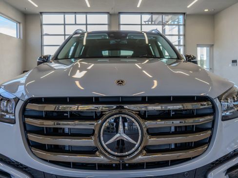 Used 2026 Mercedes-Benz GLS 450 4MATIC image 23