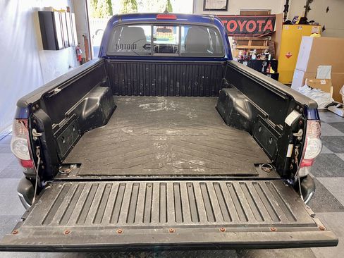 Used 2015 Toyota Tacoma PreRunner w/ SR5 Package image 17