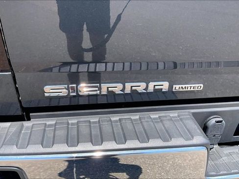 Used 2019 GMC Sierra 1500 SLE w/ SLE Value Package AWD/4WD image 22