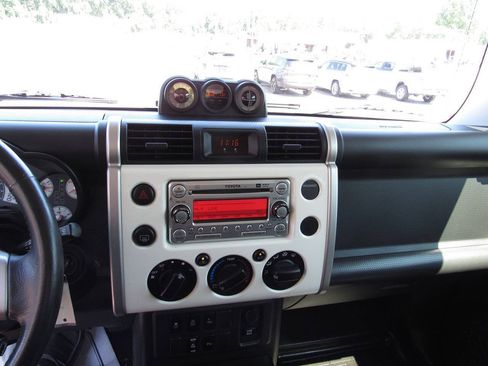 Used 2014 Toyota FJ Cruiser 4WD w/ Upgrade Package image 22