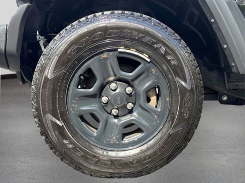 Used 2021 Jeep Wrangler Sport image 12