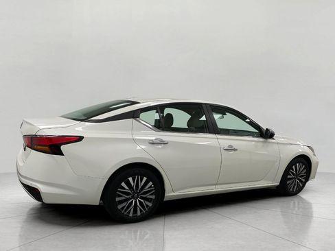 Certified 2025 Nissan Altima 2.5 SV FWD image 2