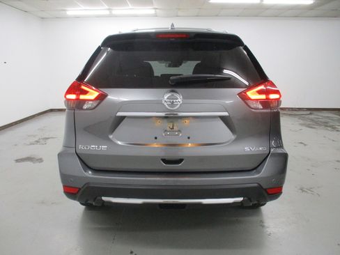 Used 2020 Nissan Rogue SV image 5