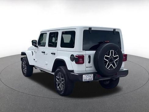 Used 2025 Jeep Wrangler Unlimited Sahara AWD/4WD image 11