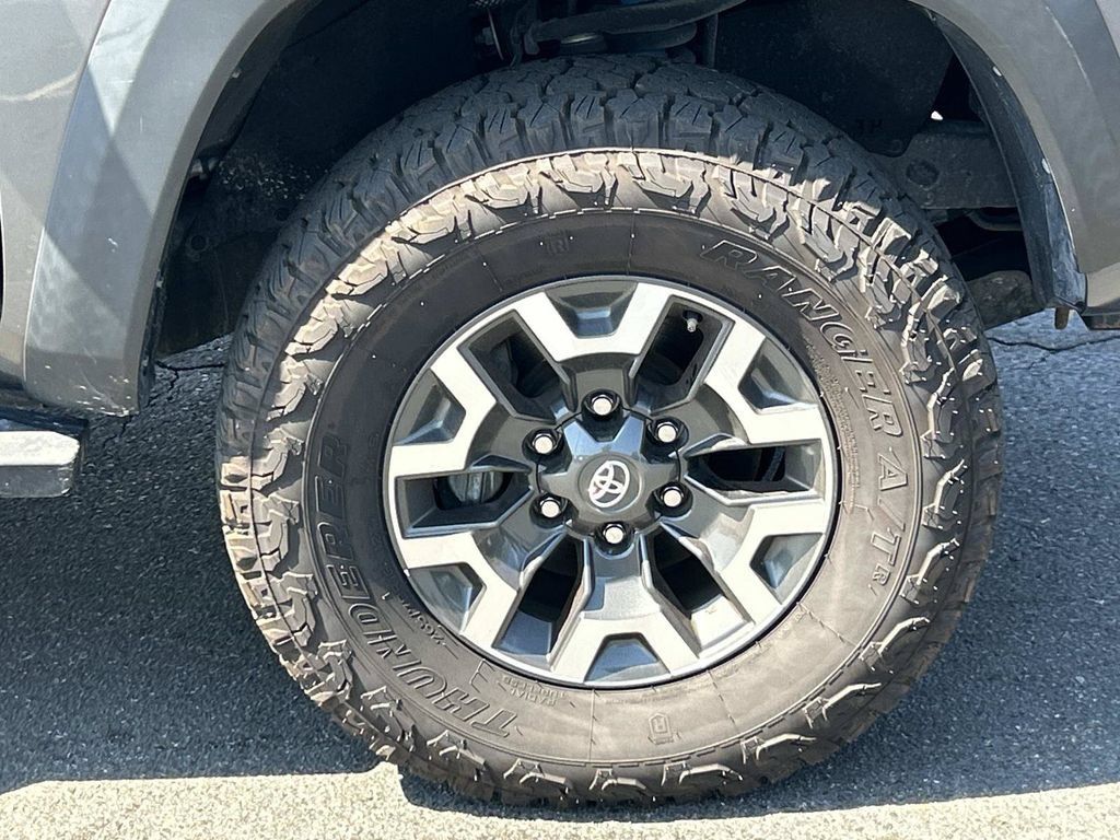 Used 2022 Toyota Tacoma TRD Off-Road w/ Technology Package RWD image 9