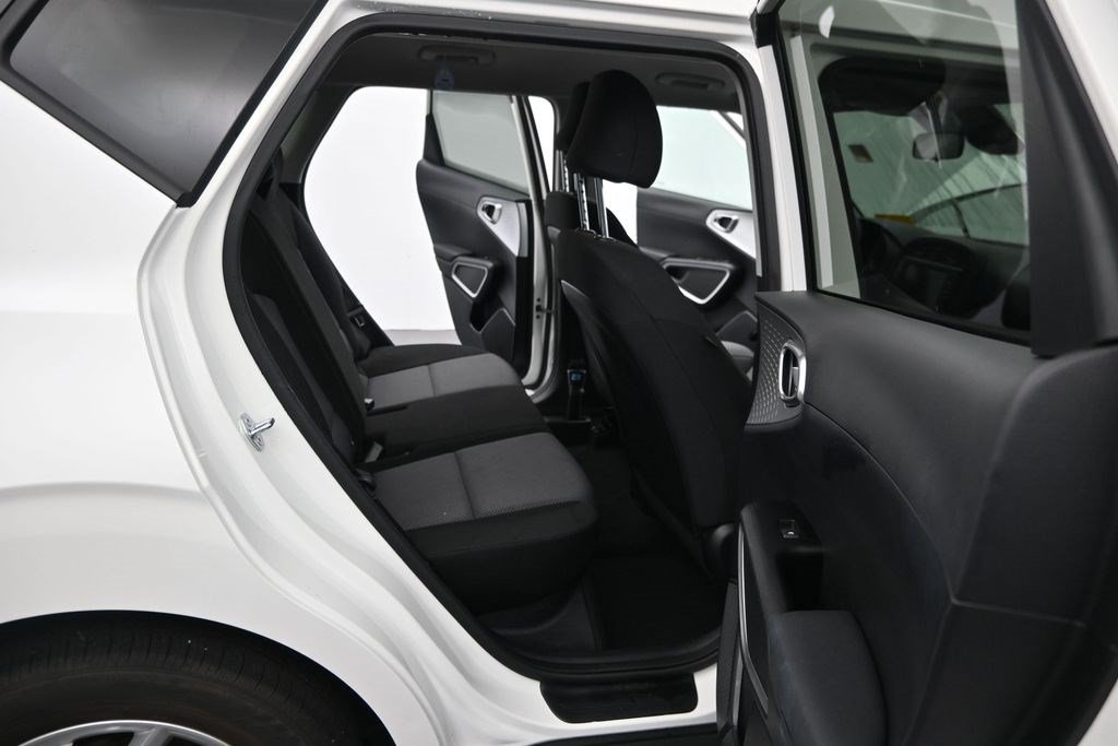 Used 2023 Kia Soul LX w/ Option Group 015 FWD image 16