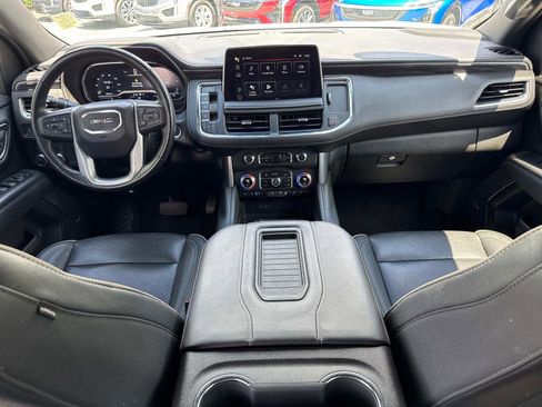 Used 2022 GMC Yukon SLT w/ SLT Premium Package image 16